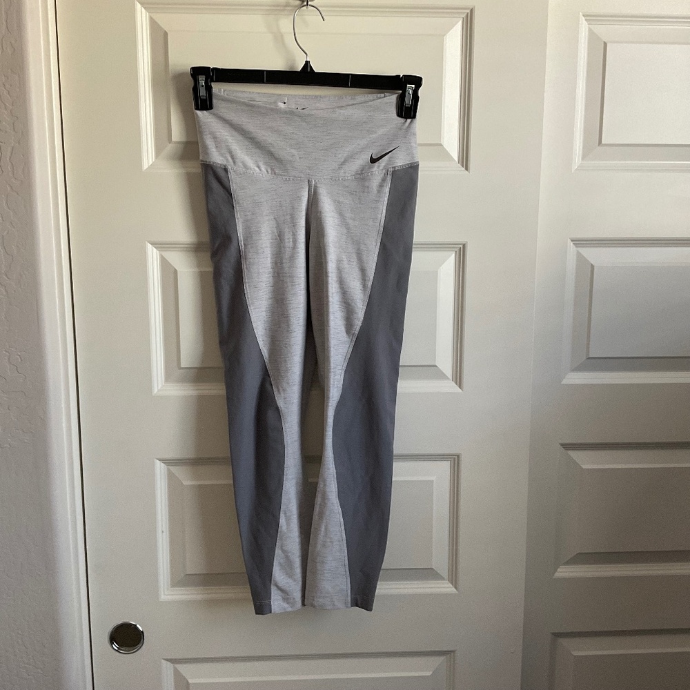 Nike Ten Less One Legend Cropped Leggings - Grey‎ - Size Medium